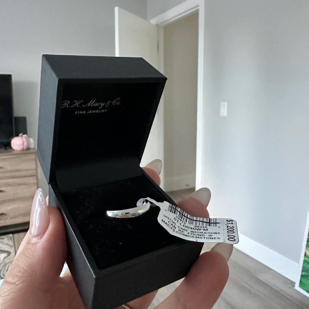 14k White Gold Ring